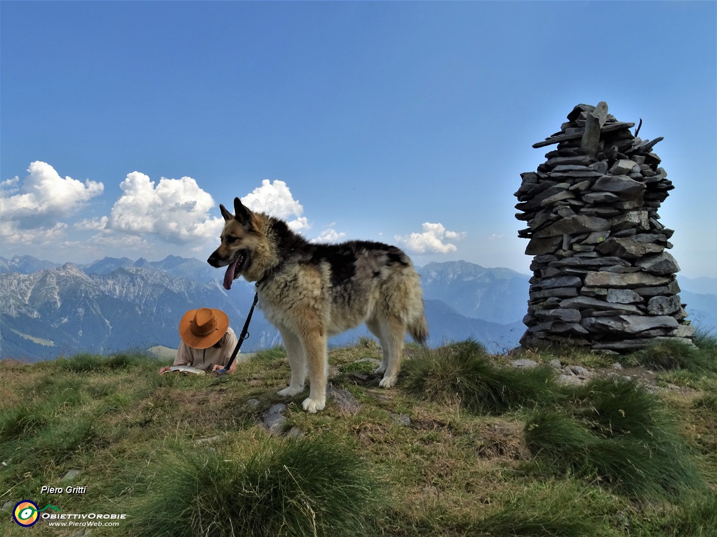 74 Chi osserva...chi legge...chi...fotografa !.JPG